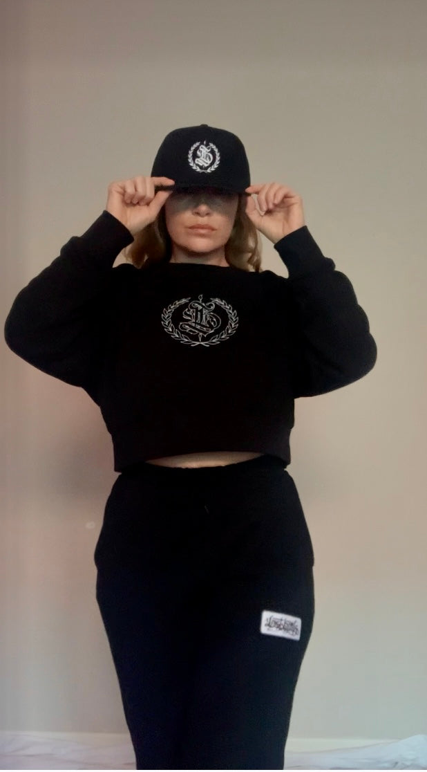 Outlines women's Crop Crew
